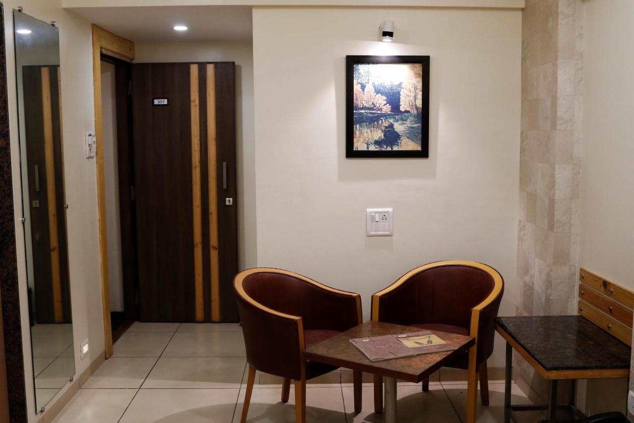 The Myriad Hotel Баяндар Екстериор снимка
