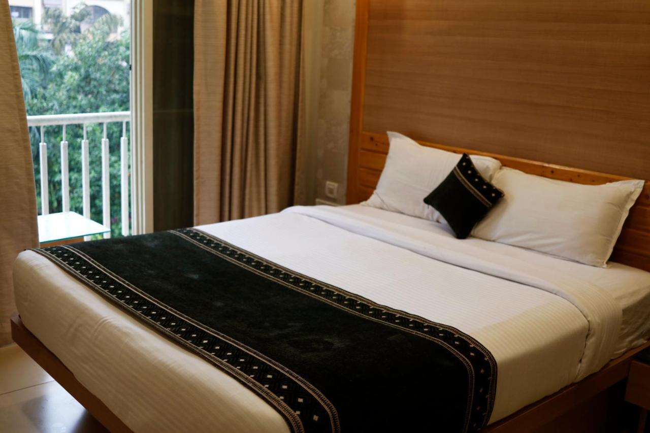 The Myriad Hotel Баяндар Екстериор снимка