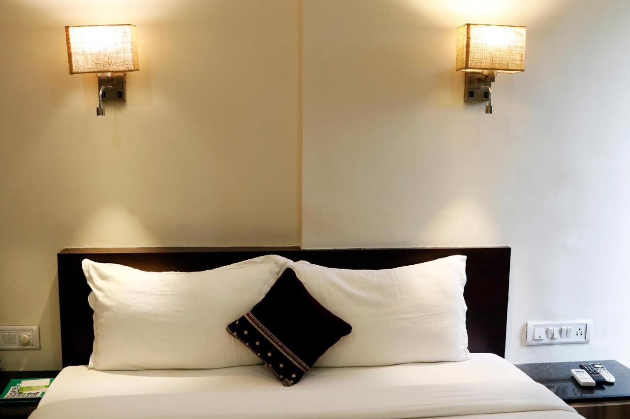 The Myriad Hotel Баяндар Екстериор снимка