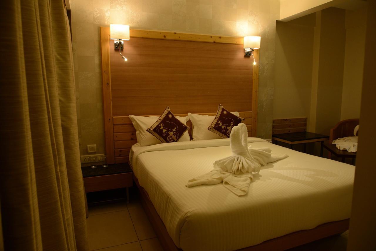 The Myriad Hotel Баяндар Екстериор снимка