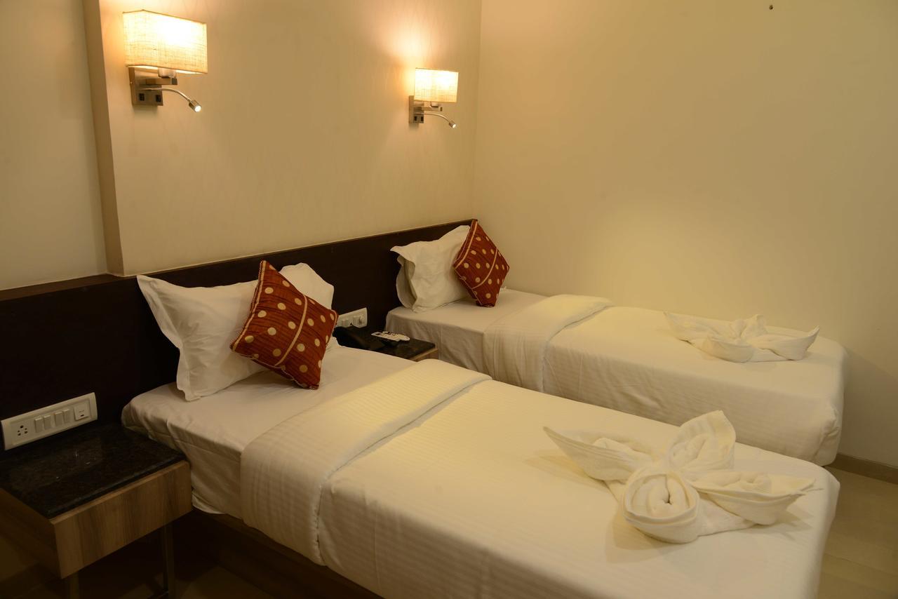 The Myriad Hotel Баяндар Екстериор снимка