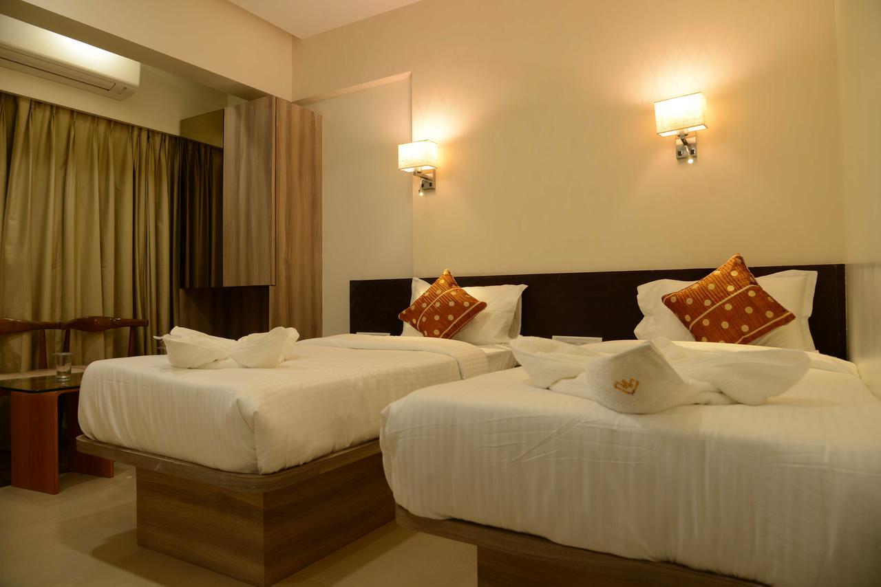 The Myriad Hotel Баяндар Екстериор снимка
