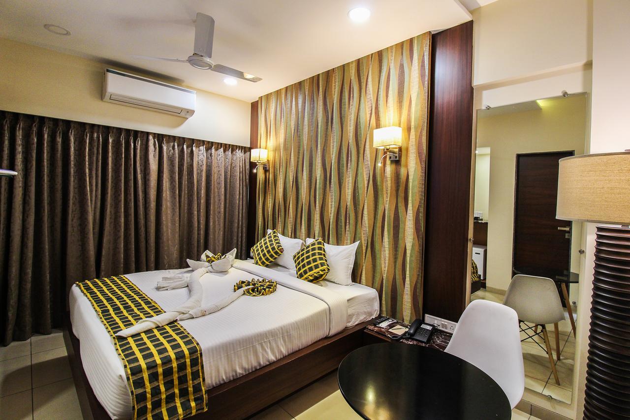 The Myriad Hotel Баяндар Екстериор снимка